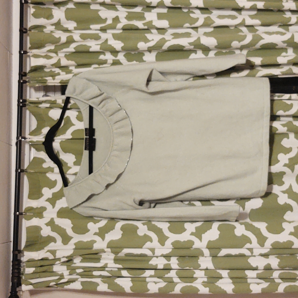 Cashmere, Large Ruffled Sweater in Light Green
